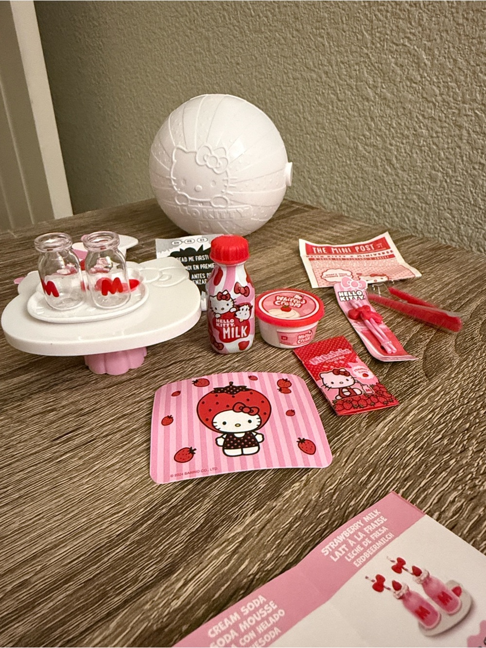 Mini Verse Hello Kitty
Strawberry Milkshakes